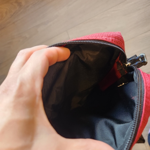 Mountain Equipment Co-op crossbody bag - Picture 3 of 6